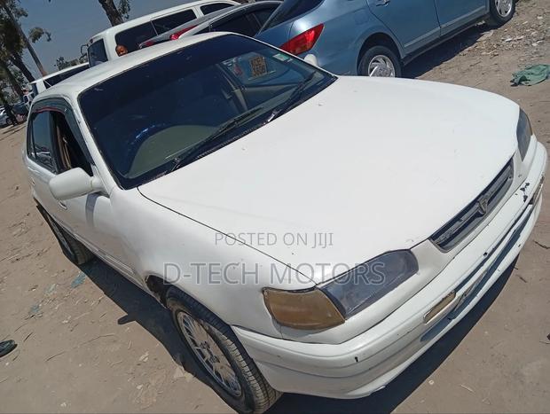 Toyota Corolla 2001 White