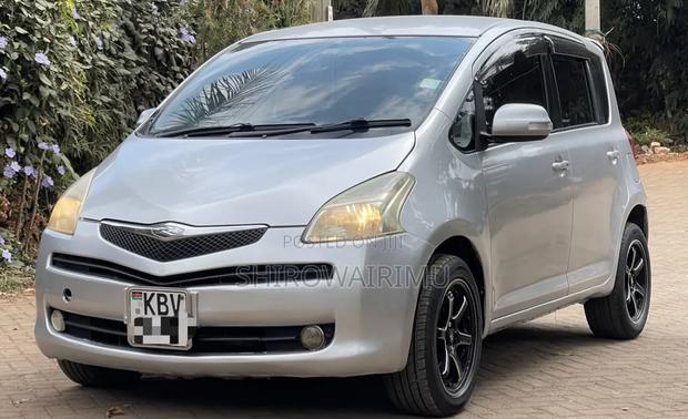 Toyota Ractis 2006 Silver