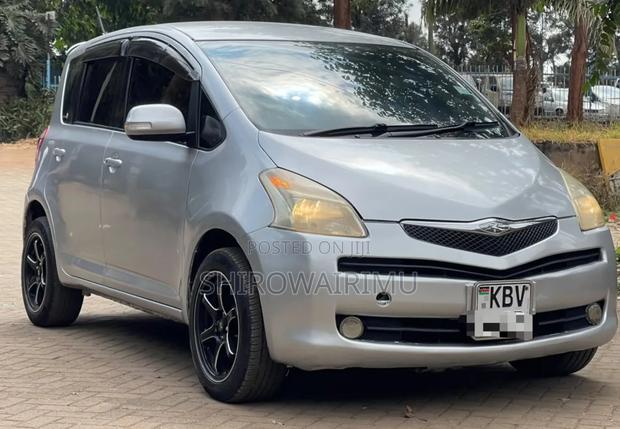 Toyota Ractis 2006 Silver