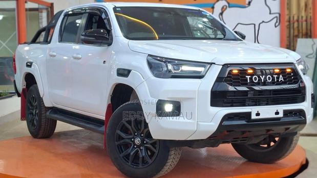 Toyota Hilux 2021 White