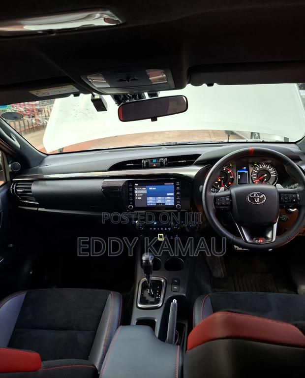 Toyota Hilux 2021 White
