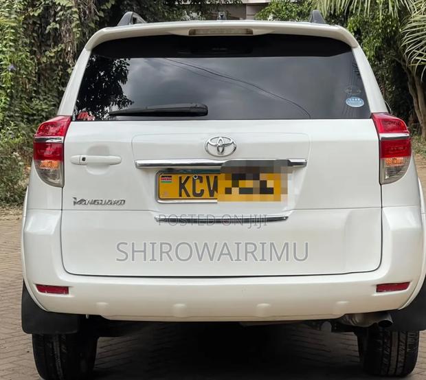 Toyota Vanguard 2012 White
