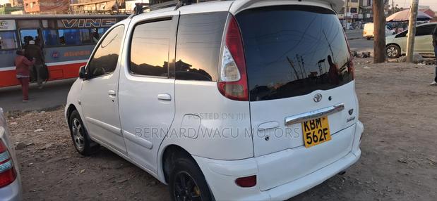Toyota Fun Cargo 2004 White