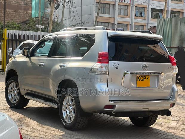 Toyota Land Cruiser Prado 4.0 Petrol TZ-G 2011 Silver