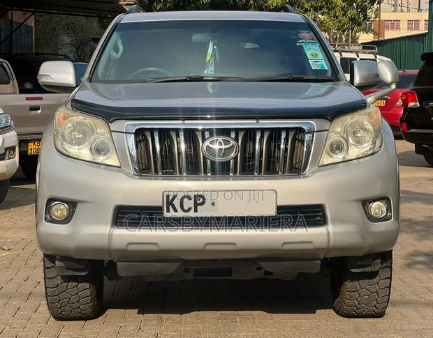Toyota Land Cruiser Prado 4.0 Petrol TZ-G 2011 Silver