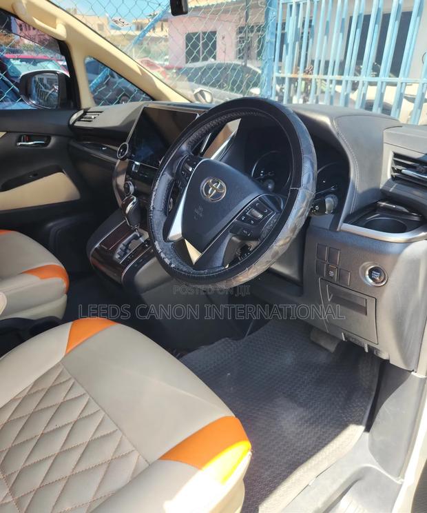 Toyota Vellfire 2018 White
