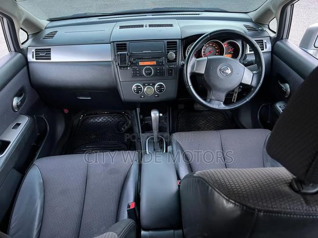 Nissan Tiida 2007 Silver