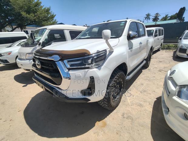 Toyota Hilux 2020 White