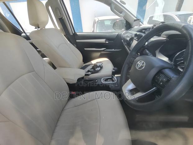 Toyota Hilux 2020 White