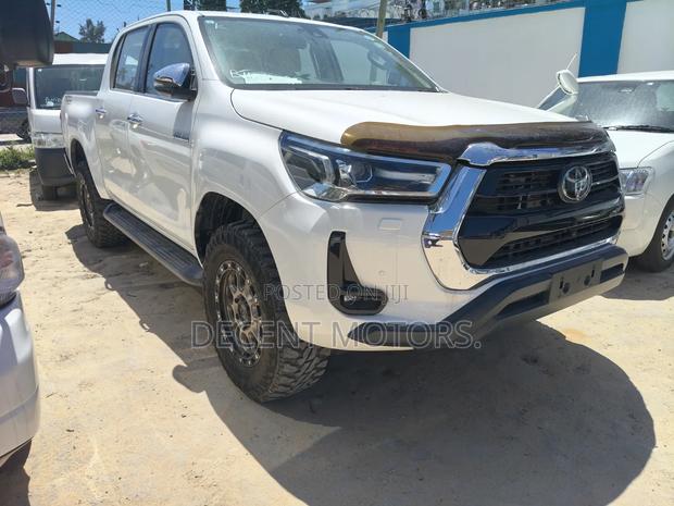 Toyota Hilux 2020 White