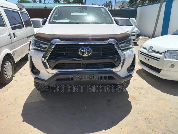Toyota Hilux 2020 White