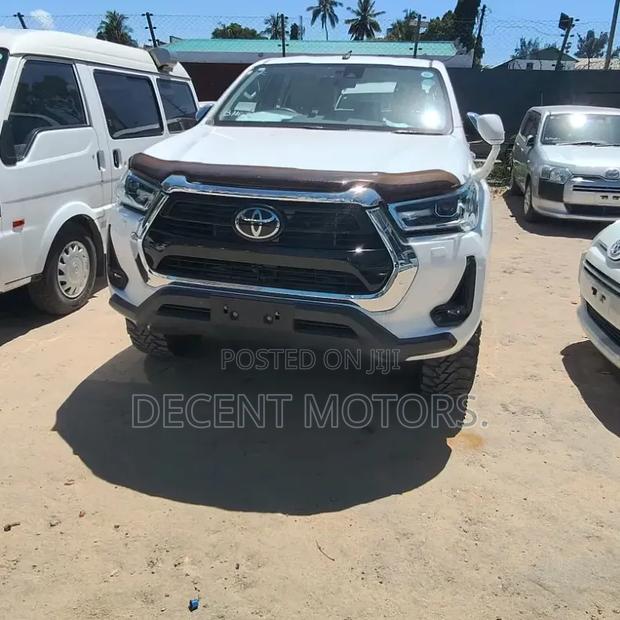 Toyota Hilux 2020 White