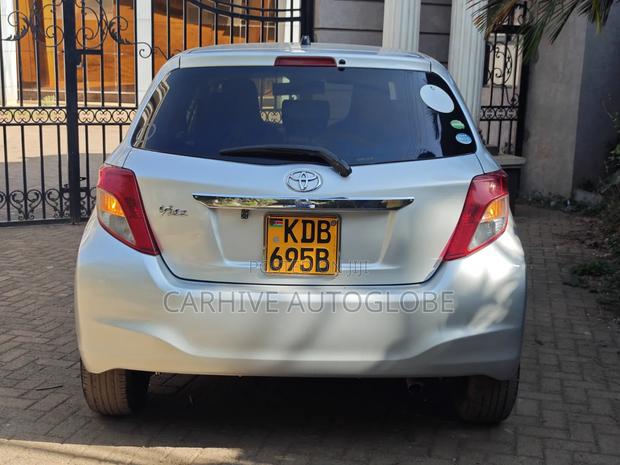 Toyota Vitz 2013 Silver