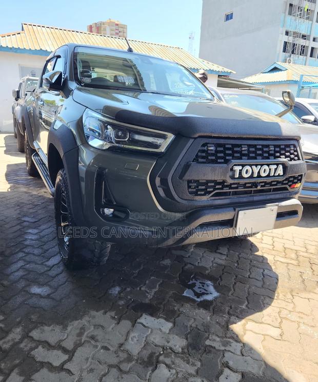 Toyota Hilux 2021 Gray