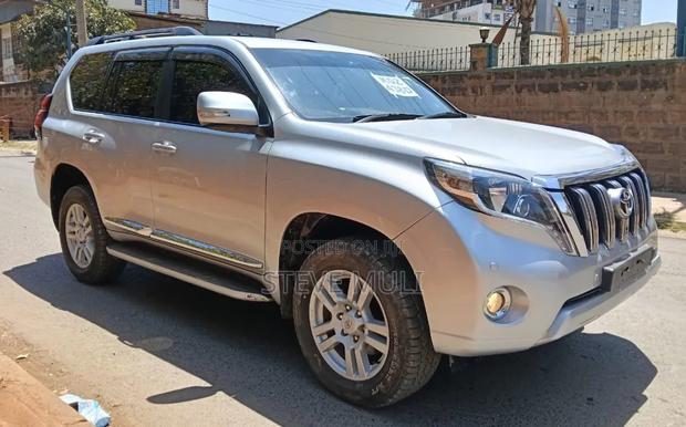 Toyota Land Cruiser Prado 2010 Silver