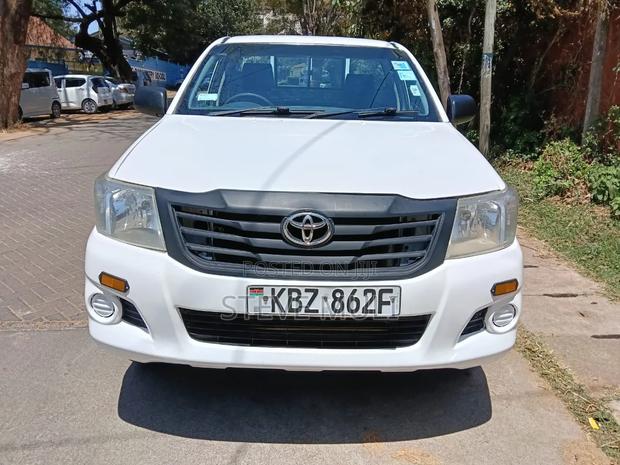 Toyota Hilux 2014 White