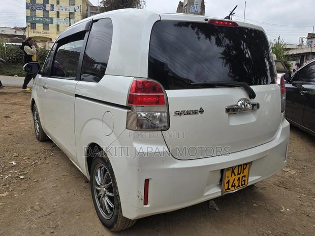 Toyota Spade 2017 Pearl