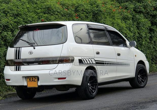 Toyota Gaia 2000 Pearl
