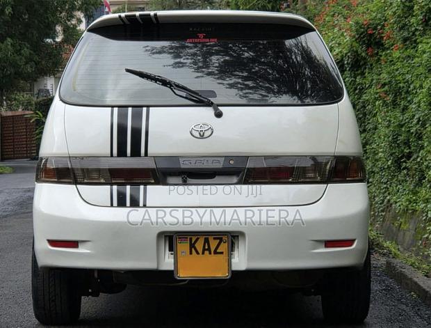 Toyota Gaia 2000 Pearl