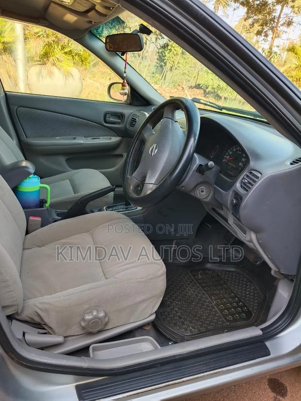Nissan Sunny 2005 Silver