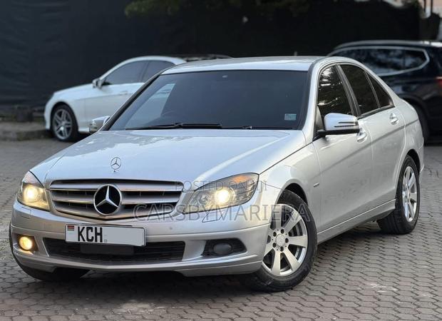 Mercedes-Benz C200 2010 Silver