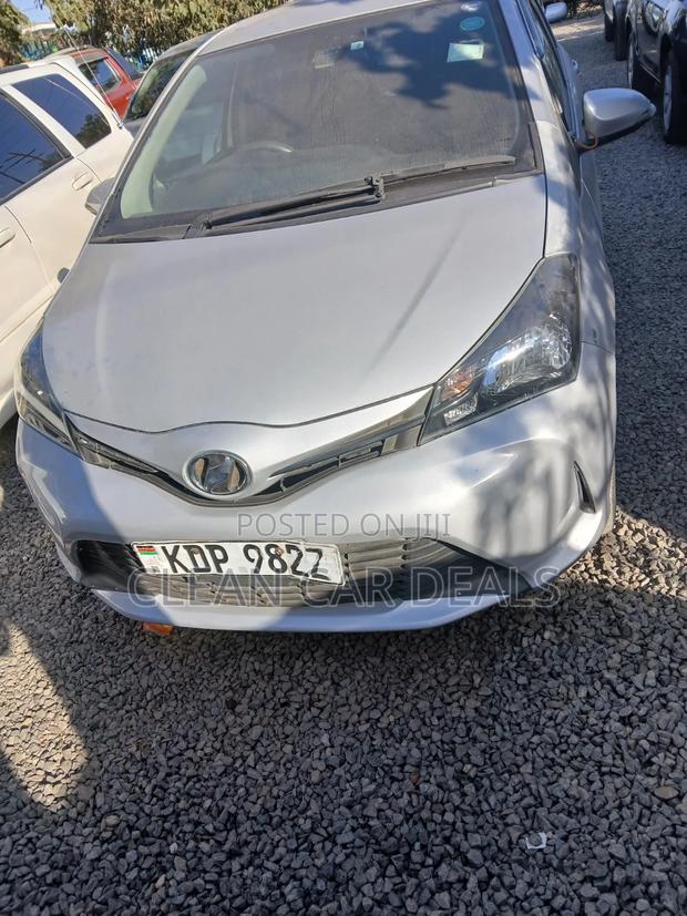 Toyota Vitz 2016 Silver