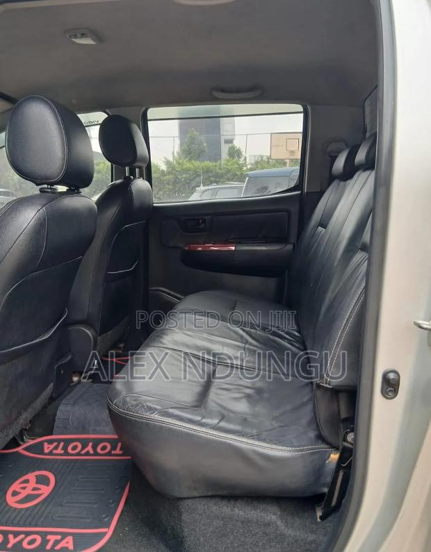 Toyota Hilux 2013 Silver