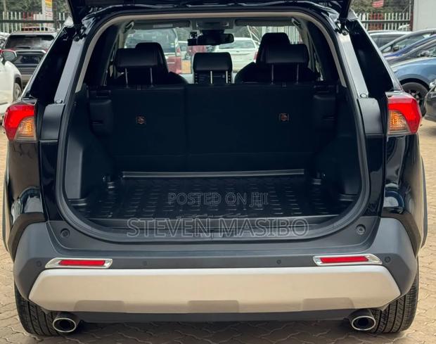 Toyota RAV4 2021 Black