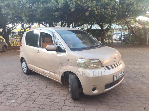 Toyota Porte 2009 Beige