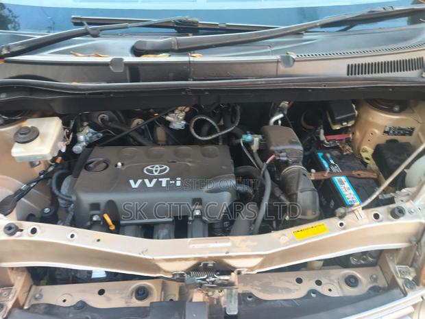 Toyota Porte 2009 Beige