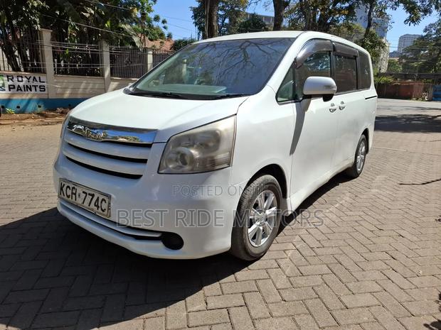 Toyota Noah 2009 White