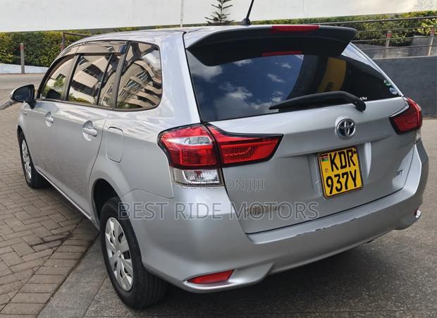 Toyota Corolla Fielder 1.5 Hybrid FWD 2017 Silver