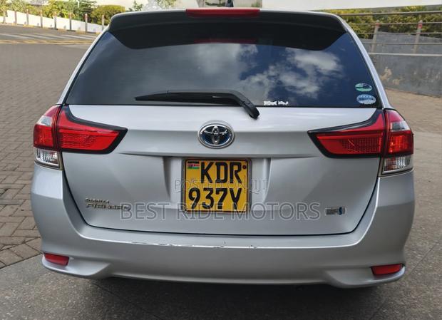 Toyota Corolla Fielder 1.5 Hybrid FWD 2017 Silver