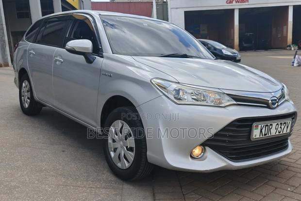Toyota Corolla Fielder 1.5 Hybrid FWD 2017 Silver