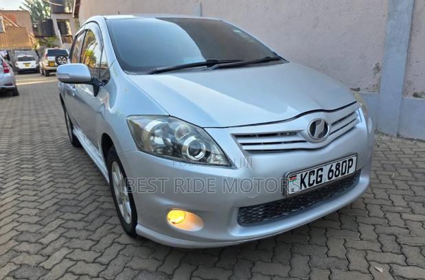 Toyota Auris 2010 Silver