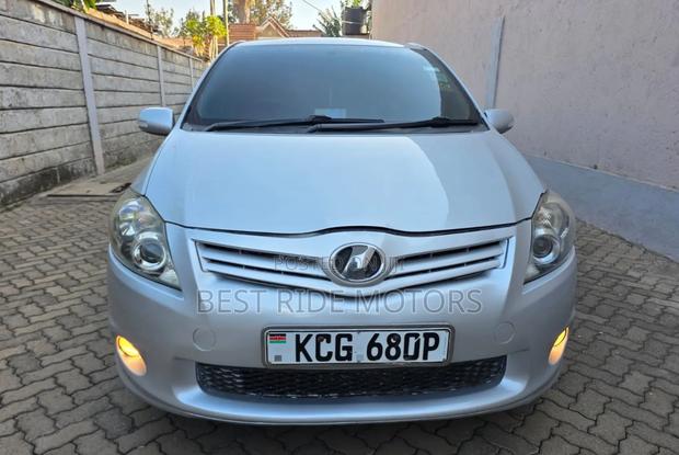 Toyota Auris 2010 Silver