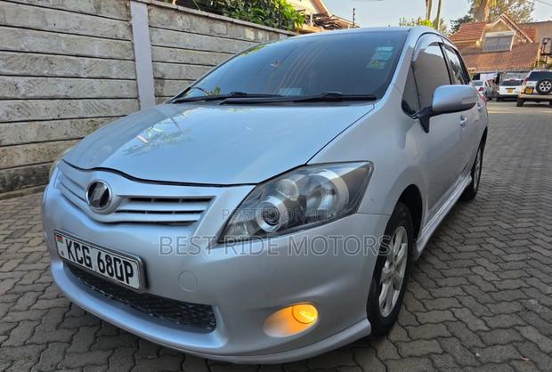 Toyota Auris 2010 Silver