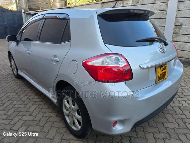 Toyota Auris 2010 Silver