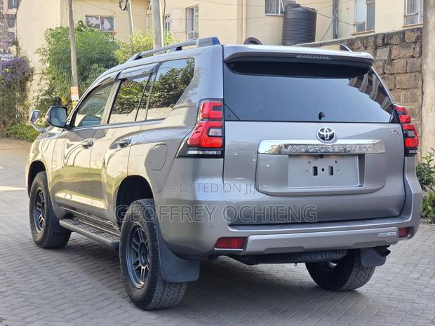 Toyota Land Cruiser Prado 2019 Silver