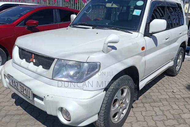 Mitsubishi Pajero 2002 White