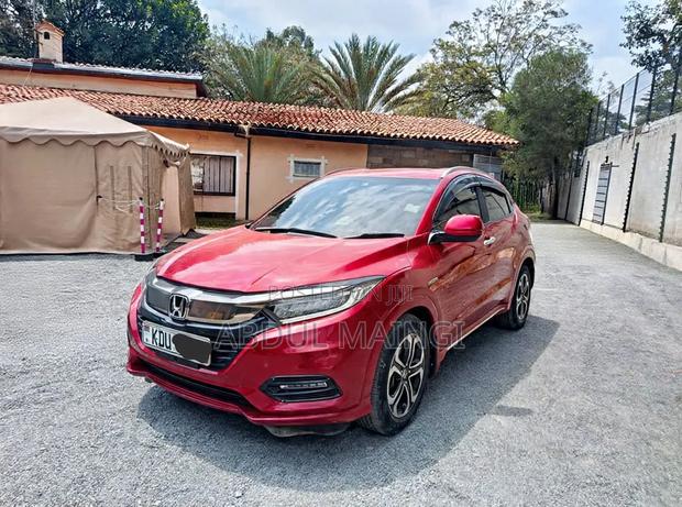 Honda Vezel 2019 Maroon