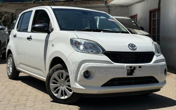 Toyota Passo 1.0 FWD 2018 White