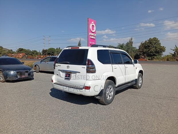 Toyota Land Cruiser Prado 2004 White
