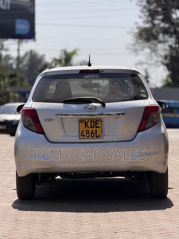 Toyota Vitz 2015 Silver