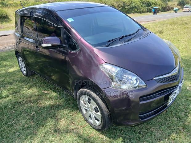 Toyota Ractis 2011 Maroon