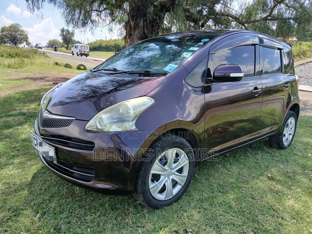 Toyota Ractis 2011 Maroon