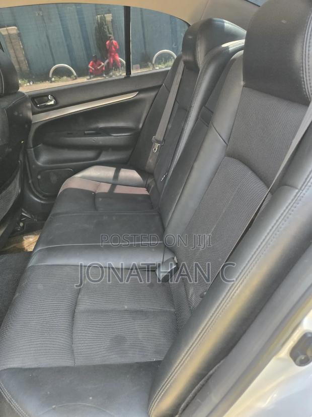 Nissan Skyline 2010 Silver