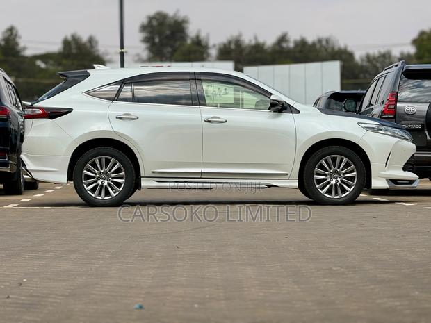 Toyota Harrier 2.0 4WD 2019 White
