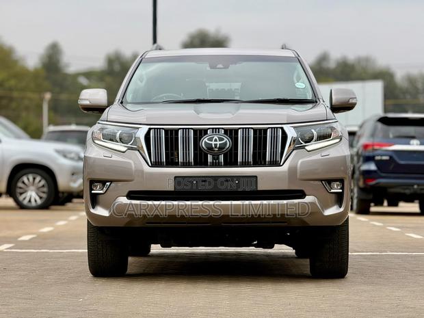 Toyota Land Cruiser Prado 2.8 2022 Brown