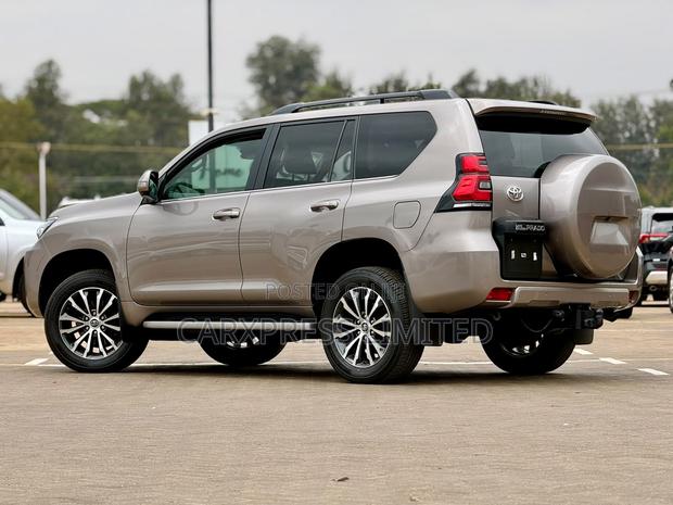 Toyota Land Cruiser Prado 2.8 2022 Brown
